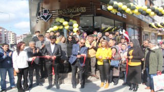 BU KAFEDE MÜŞTERİLER PATRON!