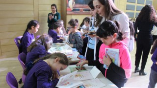 MİNİK YAZARLAR KİTAPLARINI İMZALADI