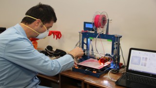 ÇOSB LİSESİ, SAĞLIK ÇALIŞANLARI İÇİN MASKE ÜRETİYOR