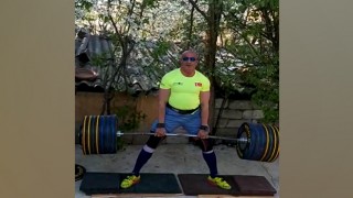 DÜNYA ŞAMPİYONU SPORCU, ÇALIŞMALARINA EVDEN DEVAM EDİYOR