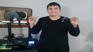 EVDE 3D YAZICI İLE MASKE ÜRETİYOR