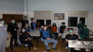 SAFİNAZ’DAN SAĞLIKÇILARA JEST