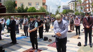 74 GÜN ARANIN ARDINDAN İLK CUMA NAMAZI KILINDI