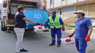 AKAY’DAN BELEDİYE EMEKÇİLERİNE TATLI SÜRPRİZ