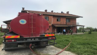 İKİ KATLI BİNADA YANGIN ÇIKTI