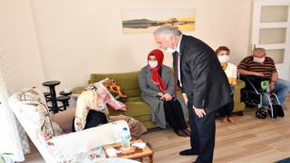 VALİ YILDIRIM’DAN 105 YAŞINDAKİ ANNEYE ZİYARET