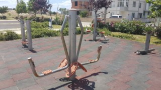 PARKLARA SÜREKLİ ZARAR VERİYORLAR