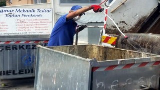 ÇÖP KONTEYNERLERİ TEK TEK İLAÇLANDI