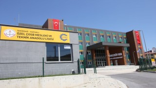 ÇOSB LİSESİ’NİN FEDAKAR ÖĞRETMENİNE BAŞARI BELGESİ VERİLDİ
