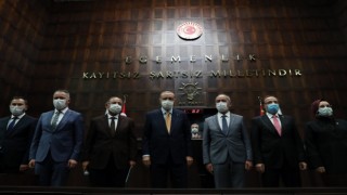 HİKMET ATA’NIN ROZETİNİ CUMHURBAŞKANI ERDOĞAN TAKTI