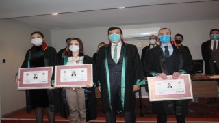 ​​​​​​​GENÇ AVUKATLAR YEMİN TÖRENİYLE RUHSATLARINI ALDI