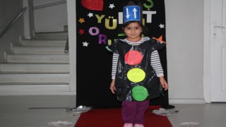 MİNİK ÖĞRENCİLERDEN GERİ DÖNÜŞÜM DEFİLESİ