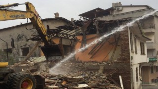 193 METRUK BİNA YIKILDI