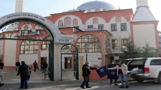 ÇERKEZKÖY BELEDİYESİ CUMA NAMAZI ÖNCESİ CEMAATE SECCADE DAĞITTI