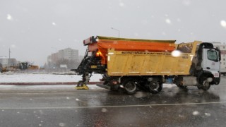 ÇERKEZKÖY'DE KAR VE BUZLANMAYA KARŞI EKİPLER GÖREVİNİN BAŞINDA