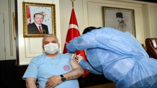 VALİ AZİZ YILDIRIM KORONAVİRÜS AŞISI OLDU