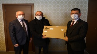 BAŞKAN ÇETİN ATIK TOPLAMA KAMPANYALARINDA DERECEYE GİREN OKULLARA ÖDÜLLERİNİ TAKDİM ETTİ