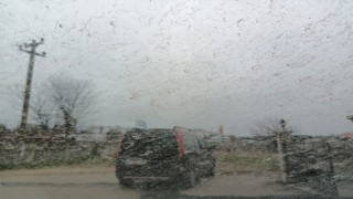 GÖKTEN ÇAMUR YAĞDI