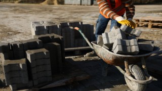 KAPAKLI’DA KİLİT TAŞ YOL YAPIM ÇALIŞMALARI SÜRÜYOR