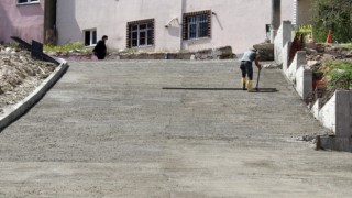 118. SOKAK’TA 850 METREKARE DEMİRLİ BETON YOL YAPIMI DEVAM EDİYOR