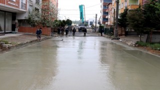 GÜLÜMSER SOKAK’TA DEMİRLİ BETON YOL YAPIMI TAMAMLANDI