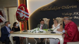 BİR ÖMÜR BOYU MUTLULUĞA ‘İMZA’ ATTILAR