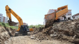 EMEK SEPETİ ÜRETİM ATÖLYESİ ÖNÜNDEKİ DEREDE ISLAH ÇALIŞMALARI BAŞLADI