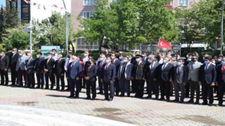 KAPAKLI'DA ÇELENK SUNMA TÖRENİ YAPILDI