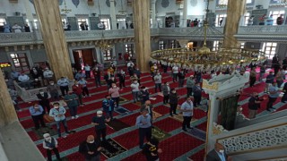 ŞEHİTLER İÇİN GIYABİ CENAZE NAMAZI KILINDI