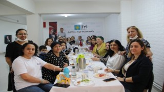 İYİ PARTİLİ KADINLAR KAHVALTIDA BULUŞTU