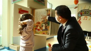 BAŞKAN ÇETİN, BEBEK KÜTÜPHANESİ’NDE MİNİKLERLE BULUŞTU