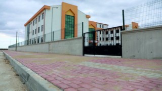 KARŞIYAKA CADDESİ’NDE BETON YOL VE KALDIRIM YAPIMI TAMAMLANDI