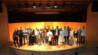 ENTRİKALI DOLAP KOMEDYASI BÜYÜK ALKIŞ TOPLADI