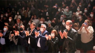 SENİ UNUTMAK İSTEMEDİM Kİ ADLI TİYATRO OYUNU SAHNELENDİ