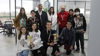 BAŞAKŞEHİR OKULLARINDAN KROS YARIŞLARINDA İL ÜÇÜNCÜLÜĞÜ