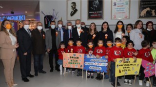 BAŞKAN ÇETİN, “GÜCÜNÜ SEVMEK İÇİN KULLAN” ADLI SERGİNİN AÇILIŞINA KATILDI