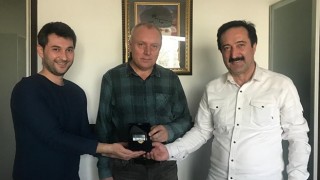 MESLEKTE 30 YILINI DOLDURAN MİMAR ORUÇ VE AKSOY’A PLAKET VERİLDİ