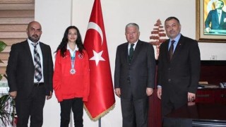 MİLLİ SPORCU SUDENAZ KAYA ÇERKEZKÖY’E MADALYA İLE DÖNDÜ