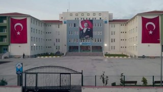 OKULUN A4 KAĞITLARINI PARA KARŞILIĞI KIRTASİYEYE SATMIŞ