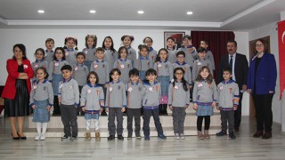 MİNİK ÖĞRENCİLER İSTİKLAL MARŞI’NI İŞARET DİLİ İLE OKUDU