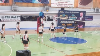 SÜLEYMANPAŞA’NIN KIZLARI VOLEYBOLDA DA YÜKSELİYOR
