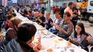 İFTAR SOFRASI FEVZİPAŞA MAHALLESİNDE KURULDU