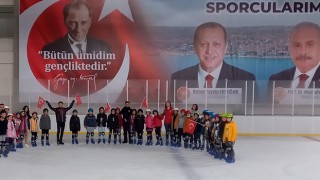 KIZILPINAR İLKOKULU MİNİKLERİ BUZ PİSTİNDE