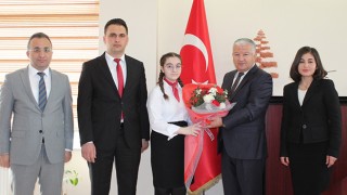 MİNİK KAYMAKAM ECRİN TEMİZ ÇEVRE, PARK VE BOLCA YEŞİL ALAN İSTEDİ