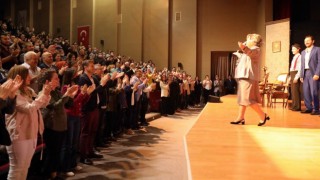 'AĞAÇLAR AYAKTA ÖLÜR” ÇERKEZKÖYLÜLER İÇİN SAHNELENDİ'