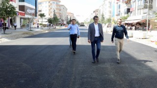 ATATÜRK CADDESİ’NDE SICAK ASFALT ÇALIŞMALARI DEVAM EDİYOR
