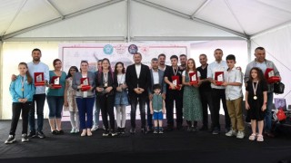 DERECEYE GİREN ESERLERE ÖDÜLLERİ VERİLDİ