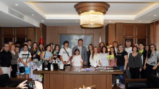 ERASMUS ÖĞRENCİLERİNDEN BAŞKAN AKAY’A ZİYARET