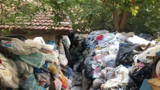 ÇERKEZKÖY'DE BİR EVDEN TONLARCA ÇÖP ÇIKTI