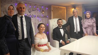 DİLLERE DESTAN DÜĞÜNLE DÜNYAEVİNE GİRDİLER